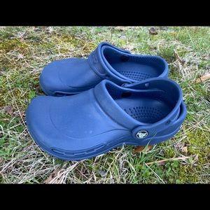 Navy kids crocs size 2/4 VGUC